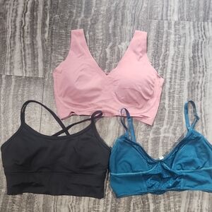 Bundle of 3 wireless bralettes Size Medium - True, Avia, Aerie